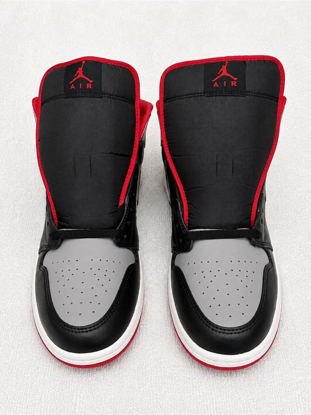 Air Jordan 1 Mid Bred Shadow- Black/Gray/Red Mens Size 11 Brand New